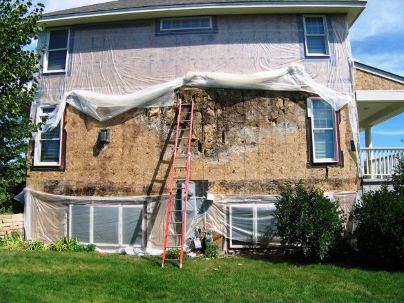 Tekintettel a fal frame ház lebontása után az iparvágány. Minnesota, USA.