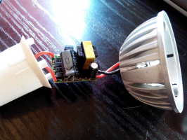 Hogyan erősít a LED lámpa maga