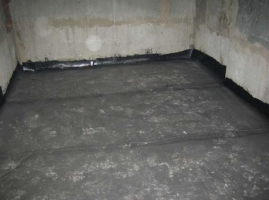 A pincében nem folyt: a belső vízszigetelés az alagsorban a ház