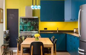 Lenyűgöző színek tandem a konyhában. 6 elegáns színkombinációk