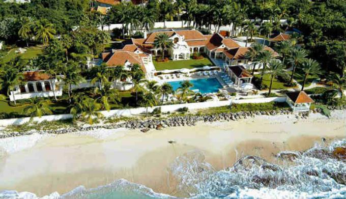 Le Chateau de Palmer St. Maarten. 45. amerikai elnök maga kéri ezt a villa „az egyik legnagyobb magán rezidencia a világon.” Bérleti díj per kopogtat az 28000 amerikai pénz. Kiadó lehetséges legalább 5 napon keresztül. (Image Source - Yandex-kép)