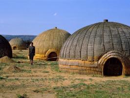 Miért építenek afrikai őslakosok kerek házakat?