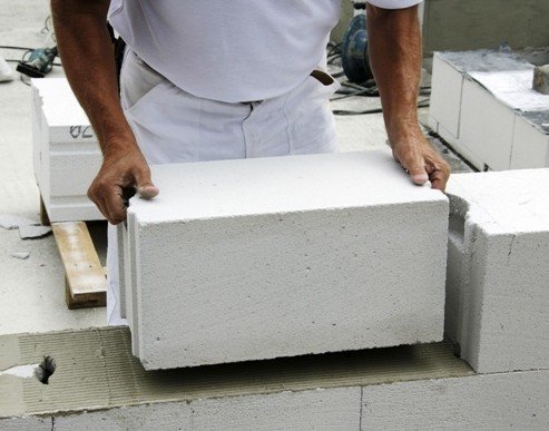 Vastag varrás csökkenti a együtthatója termikus ellenállás a fal beton blokkok 25%, ami vezet megnövekedett költségek fűtési.