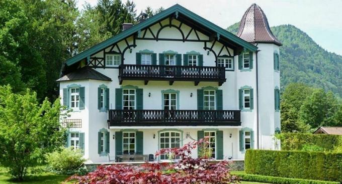 Mansion Gorbacsov a bajor Alpokban. Egyes források szerint - eladó.