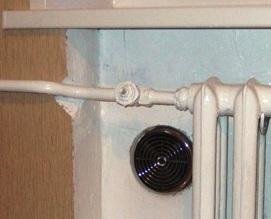 A természetes áramlását, hogy vége radiátorok, amelyek általában az ablakok alatt. Vagy két méter magasságban.