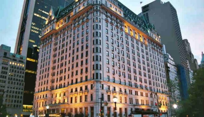 A szálloda „Plaza” New Yorkban. Semmi, mint? Úgy tűnik, hogy ez az épület villant több filmben... (Image Source - Yandex-kép)
