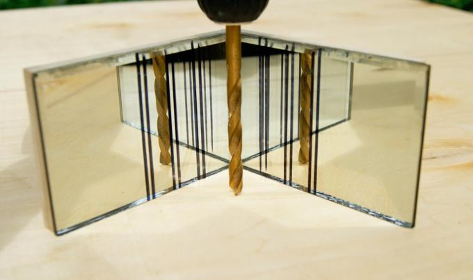 Két tükör rovátkák - házi készítésű eszköz furatok megfelelő szögben