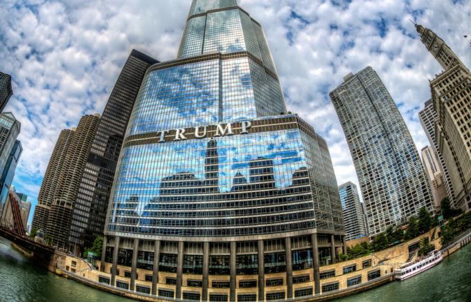 Ez az épület, ahol Trump lakás, 3 emeletes épületben, egy penthouse a felső emeleten. (Image Source - Yandex-kép)