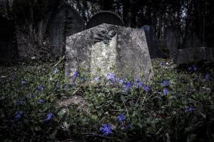 Miért Easter nem megy a temetőbe
