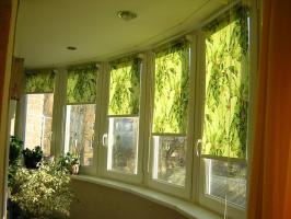 Védelem a nap erkélyek nélkül klímaberendezés: függönyök, tüll az üveg, film, redőny, napellenző
